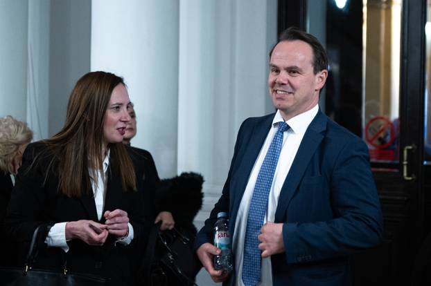 Zagreb: Dolazak poznatih na premijeru baleta Trnoružica