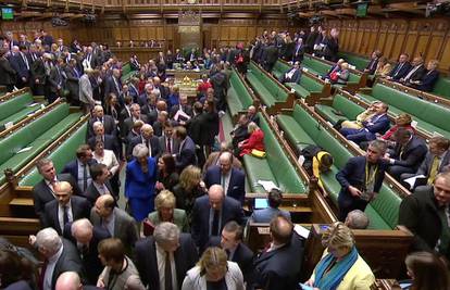 Britanski parlament danas glasa o 'neurednom Brexitu'