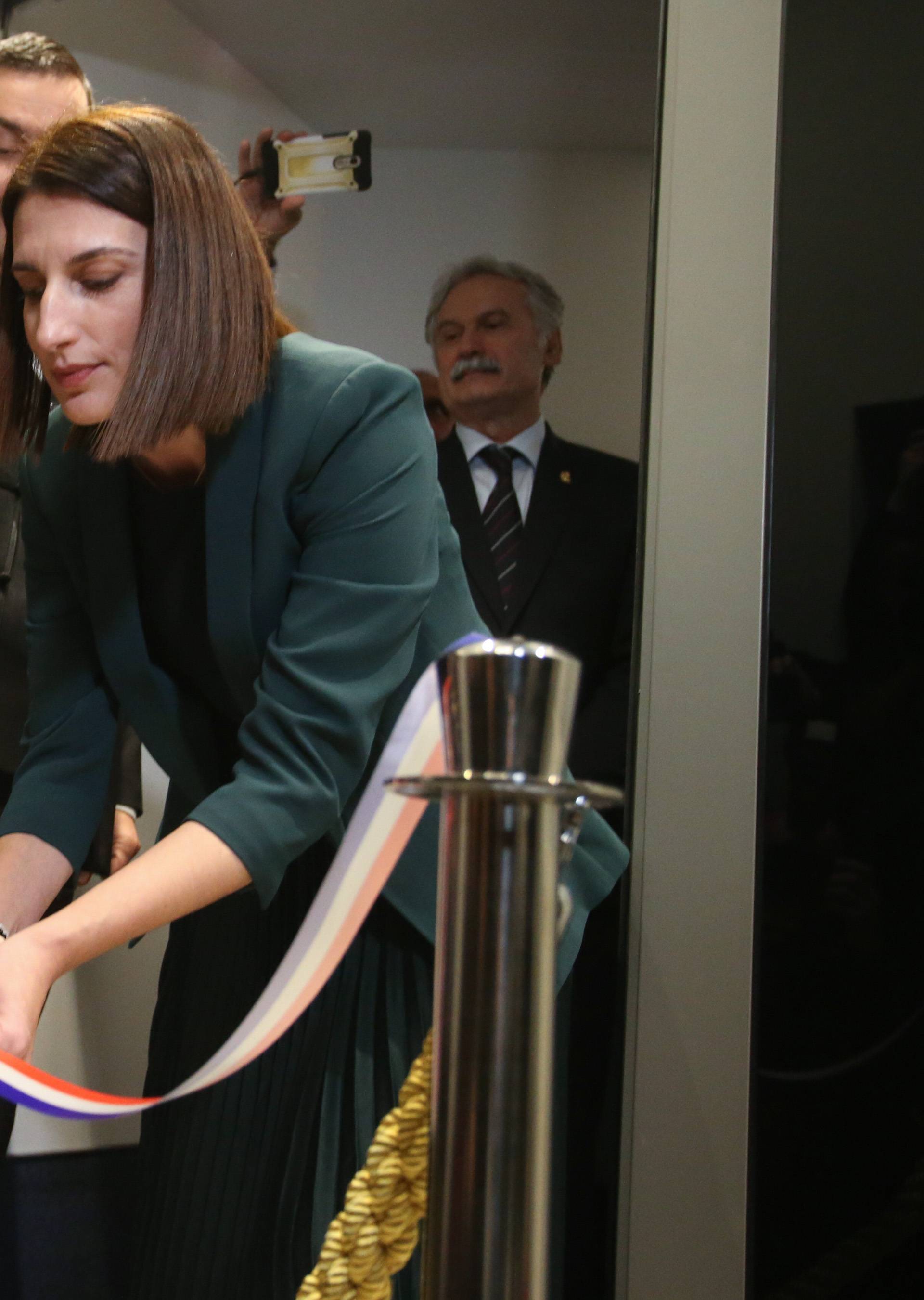 Split: Planetarij na Pomorskom fakultetu otvorila supruga nestalog kapetana Dine Miškića