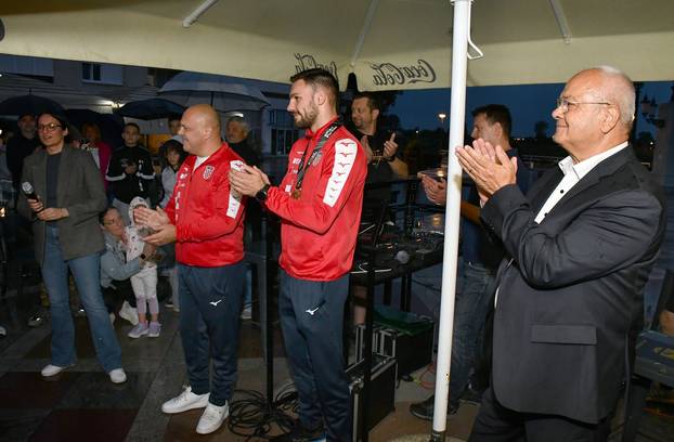 FOTO Pogledajte svečani doček Veočića nakon osvajanja bronce na Svjetskom prvenstvu u boksu