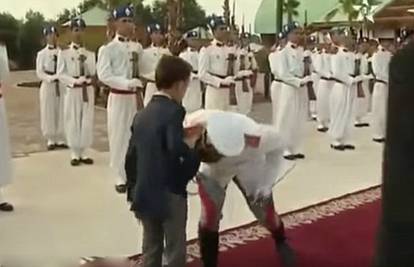 Urnebes: Iako moraju, nitko ne može poljubiti princa Maroka