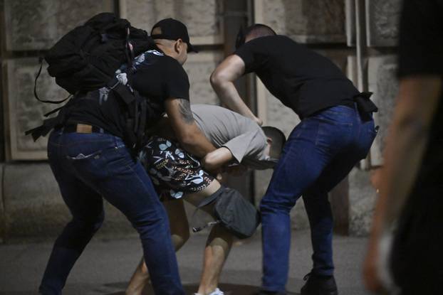 Beograd: Sukob građana i studenata s policijom tijekom prosvijeda