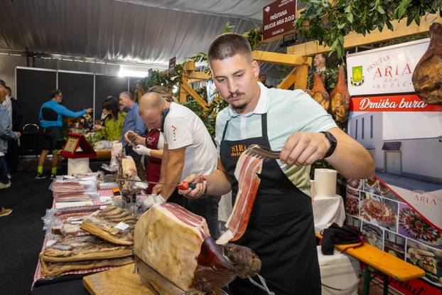 Otvoren 17. Internacionalni sajam pršuta u Tinjanu