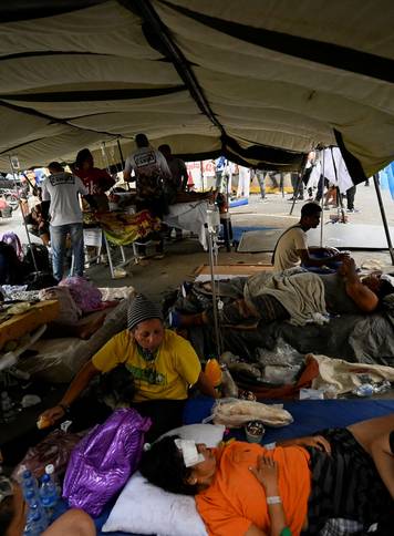 Aftermath of earthquakes in La Guaira