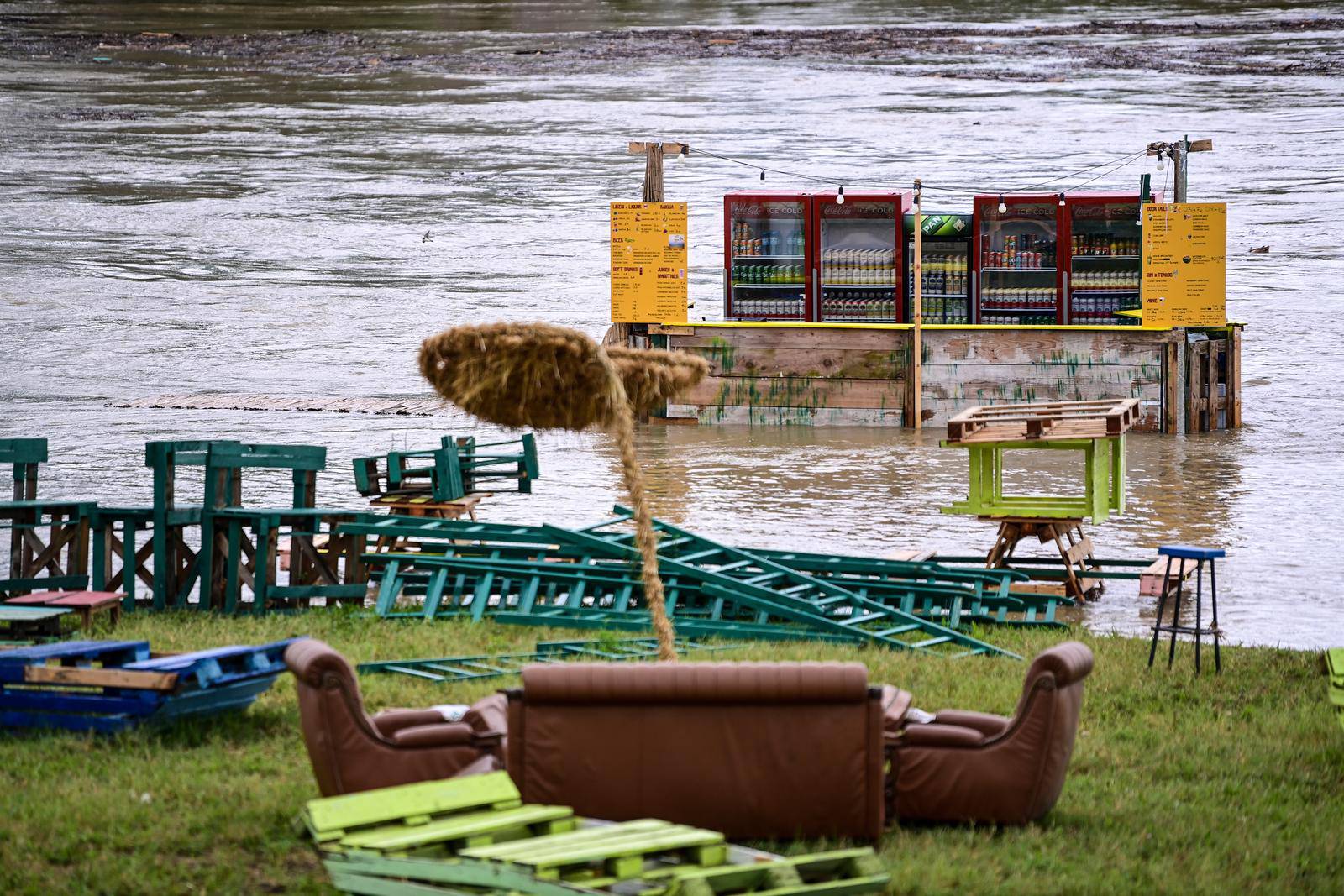 Zagreb: Sava se izlila iz korita i potopila lokaciju Green River Festa