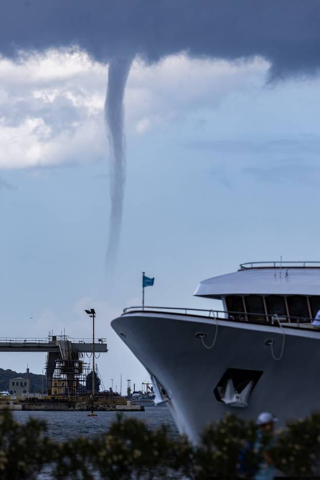 Kod Pule se formirala pijavica