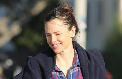 Jennifer Garner se razvela od Bena Afflecka, uživa i izgleda odlično bez šminke u 51. godini