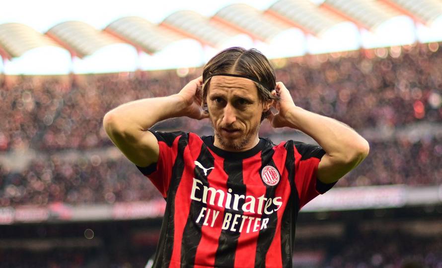 Serie A - AC Milan v Hellas Verona