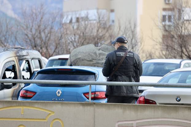 Split: U Krležinoj ulici zapaljena su tri automobila, policijski očevid u tijeku