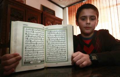 Ahmed (11) zna napamet dio Kurana i govori arapski 