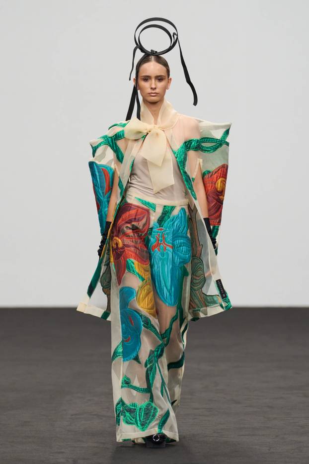 Divne kreacije: Pogledajte reviju Ksenije Vrbanić u Dubaiju