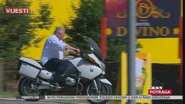 Josip Đakić vozio motor bez kacige pa odbrusio novinarima