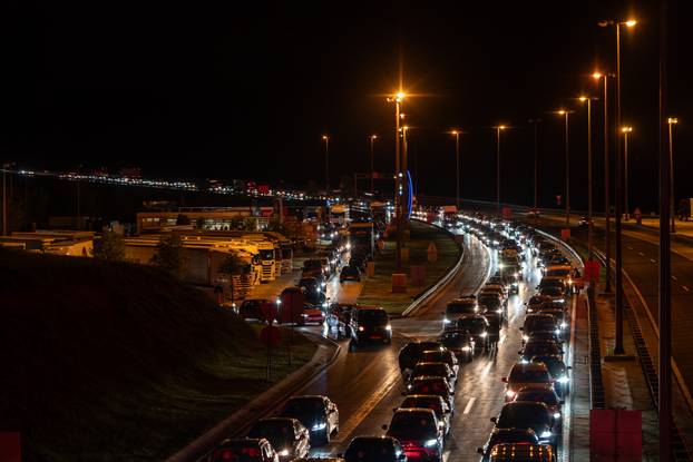 Brinje: Velika kolona vozila ispred tunela na autocesti A1 