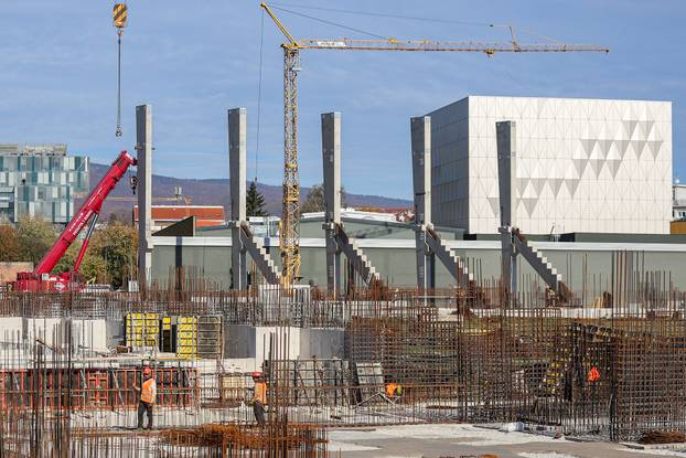 Postavljen peti nosivi stup za sjevernu tribinu na stadionu u Kranj?evi?evoj