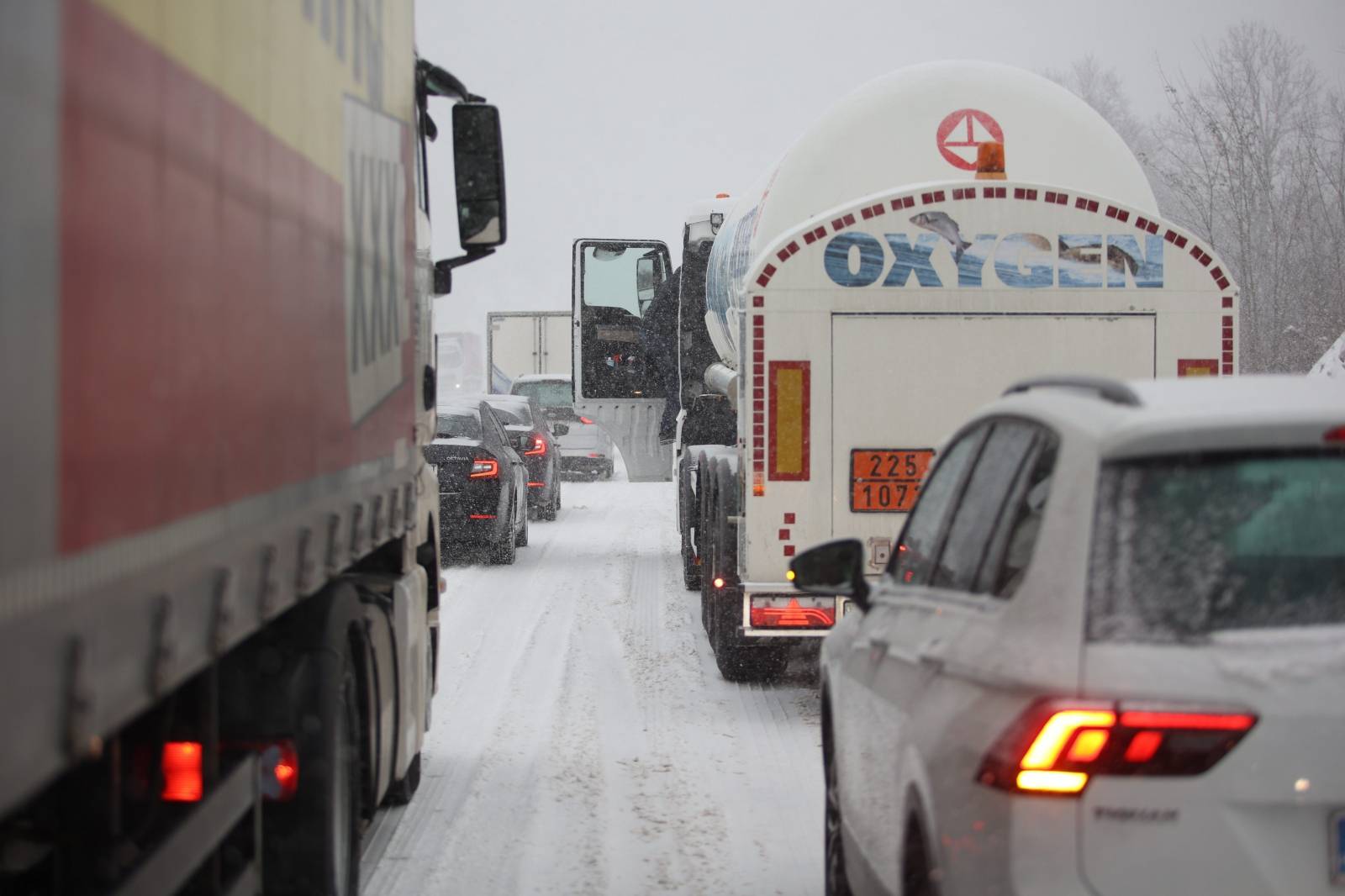 Zbog snijega otežan promet na A1