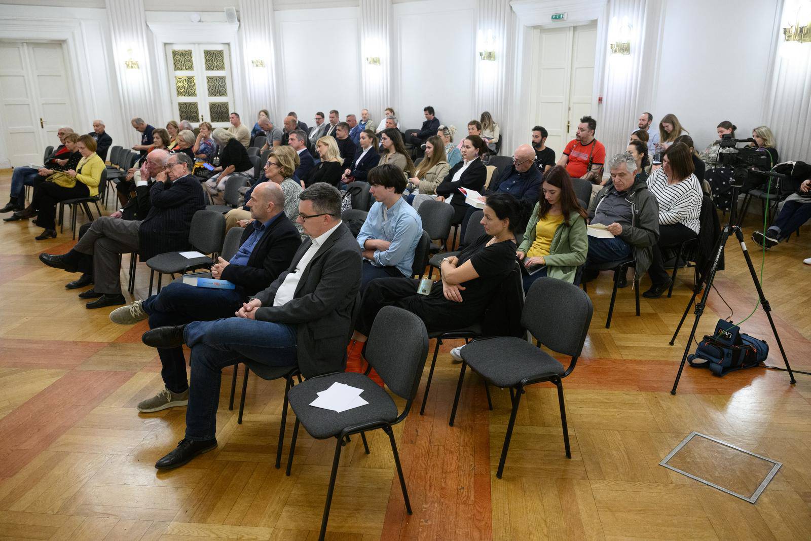 Zagreb: U Novinarskom domu održano je predstavljanje knjige "Tito" autora Borisa Rašete