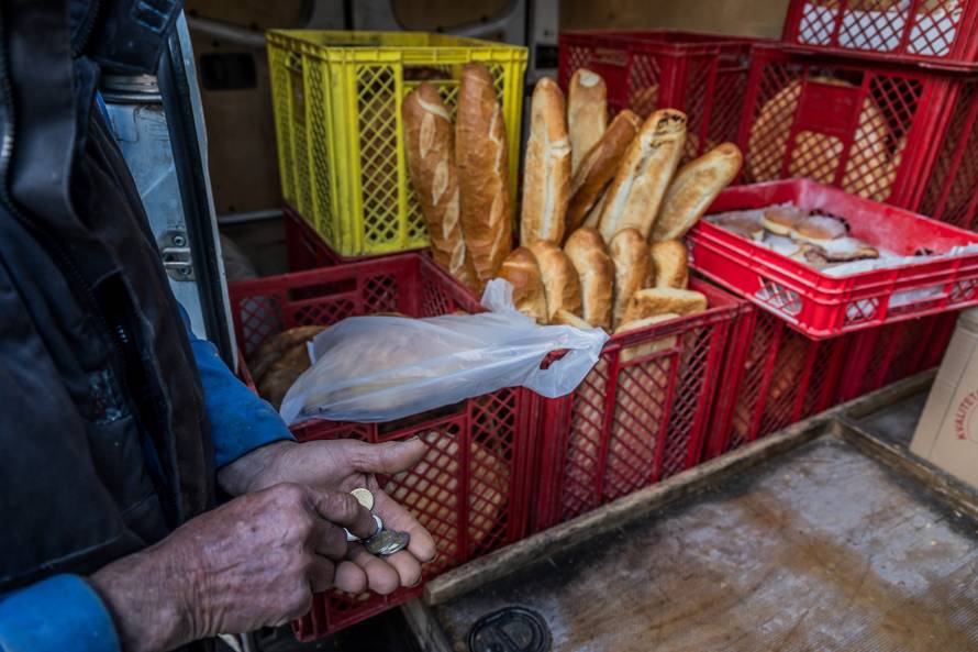 Katuni Kreševo: Reportaža o dostavi kruha u malenim zaselcima Dalmatinske zagore