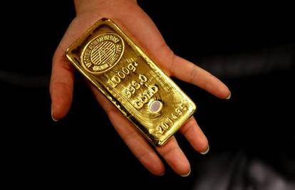 Zbog pada dolara cijena zlata na svom vrhuncu