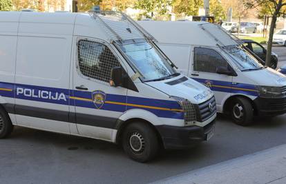 Uhitili trojicu Srba koji su uz autocestu iz kamiona i auta ukrali 'plijen' od 32.000 eura