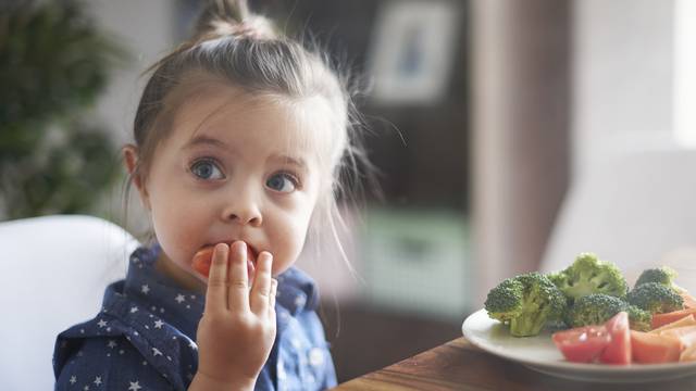 'U hrani za bebe treba smanjiti šećer, nagovorite ih na povrće'
