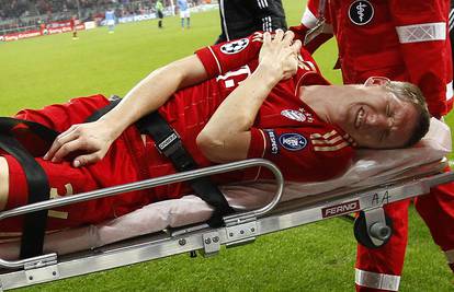 Šok na Allianz Areni: Pukla je ključna kost Schweinsteigeru!