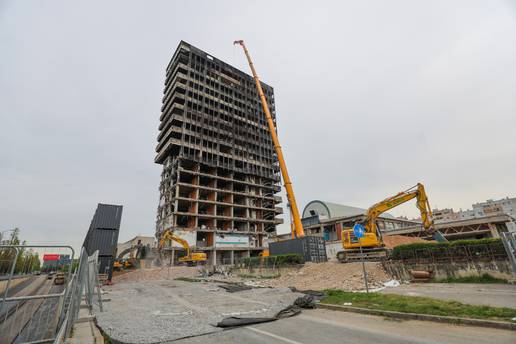 VJESNIK ODLAZI U POVIJEST Evo kako ide ru&scaron;enje, asfaltiraju i podvo&zcaron;njak na Slavonskoj...