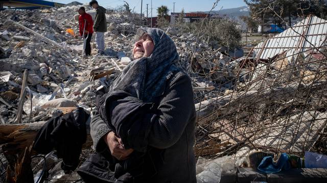 Earthquake Death Toll Passes 40000 - Turkey