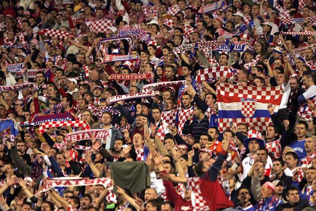 ARHIVA - 2006. Zagreb: Vatreni i "maksimirska krtica" srušili su Englesku 