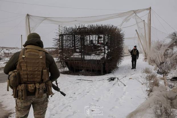 FOTO Ovako izgledaju ulice u Ukrajini: 'Jedino ispod mreže možemo doći do trgovine'