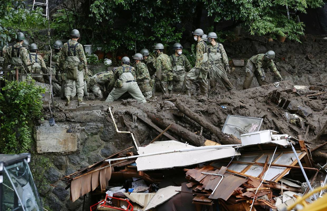 Klizišta progutala zgrade u Japanu, najmanje troje mrtvih