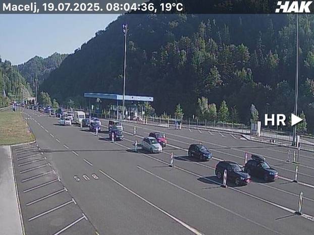 Pogledajte snimke s kamera: Gužve od jutra, na Lučkom čak 8 kilometara, na Trakošćanu 6 km