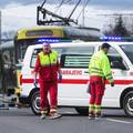 FOTO Detalji strave u Sarajevu: Morali rezati tramvaj. Mu&scaron;karac poginuo. Vi&scaron;e ozlije&dstrok;enih