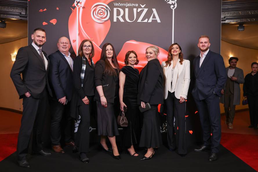 Zagreb: Uzvanici na dodjelu medijske nagrade "Večernjakova ruža" u Hrvatskom narodnom kazalištu