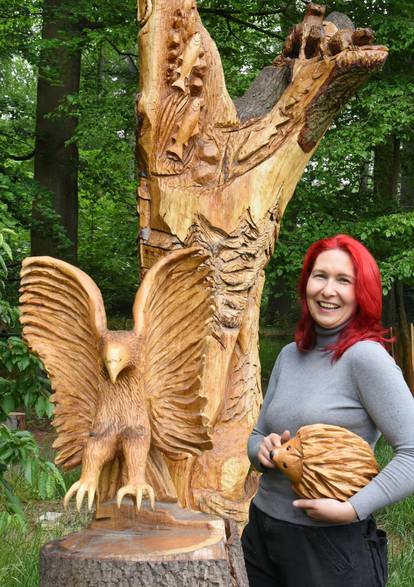 Köhlerliesel" as chainsaw artist