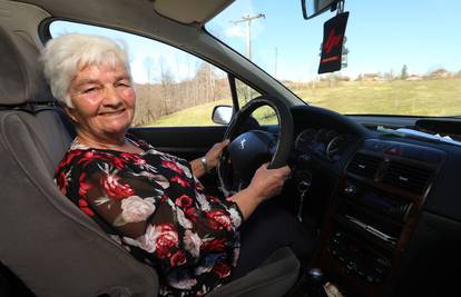 Vozi, Ferida! 'U 72. godini sam položila vozački! Pala sam 10 puta, ali to me nije spriječilo!'