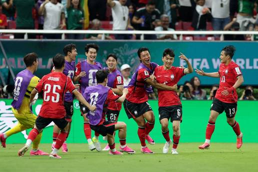 J. Koreja - &Ccaron;e&scaron;ka 2-1: In-beom i Oh zabijali za zaslu&zcaron;eno slavlje Ju&zcaron;nokorejaca na po&ccaron;etku SP-a