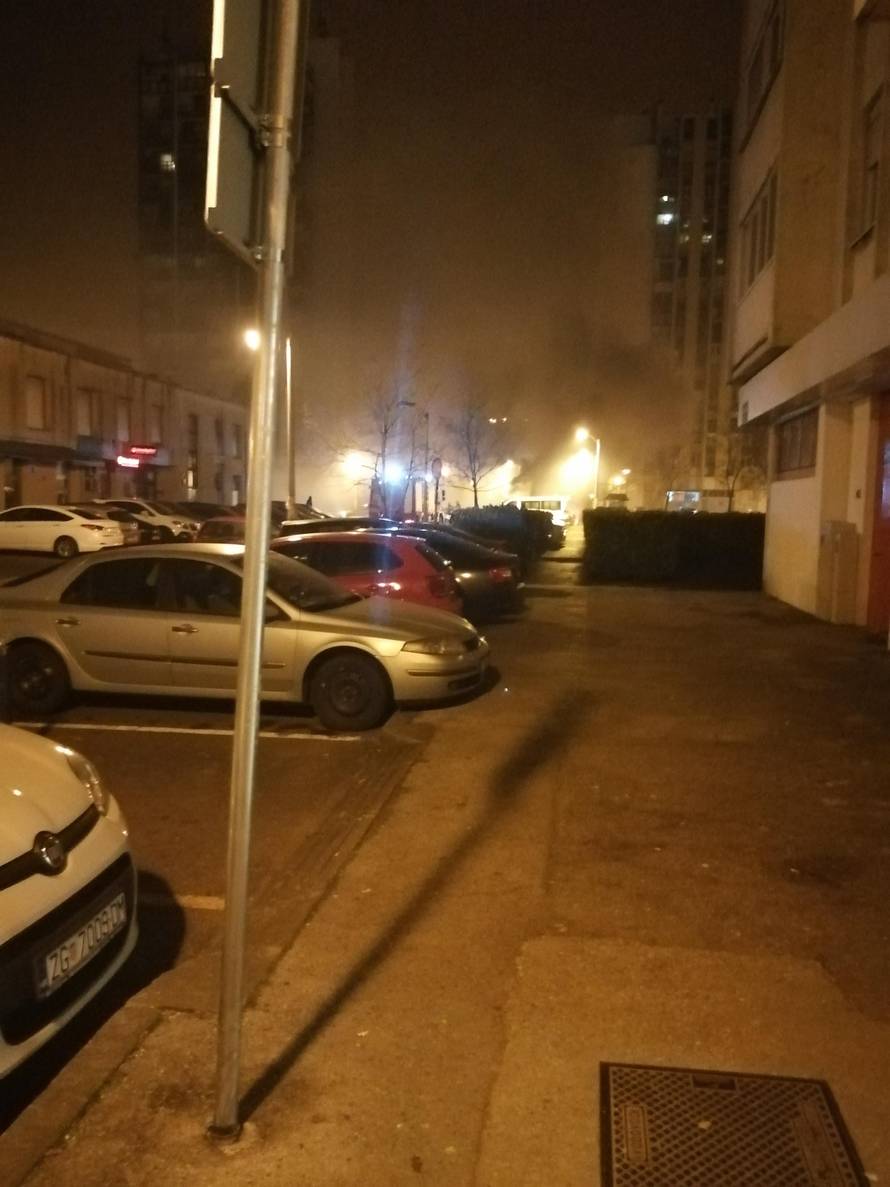 Palili kontejnere u Gajnicama, vatra oštetila četiri automobila