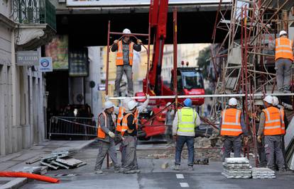 Iz Zagreba stigla dizalica: Zbog uklanjanja skele kolaps u gradu