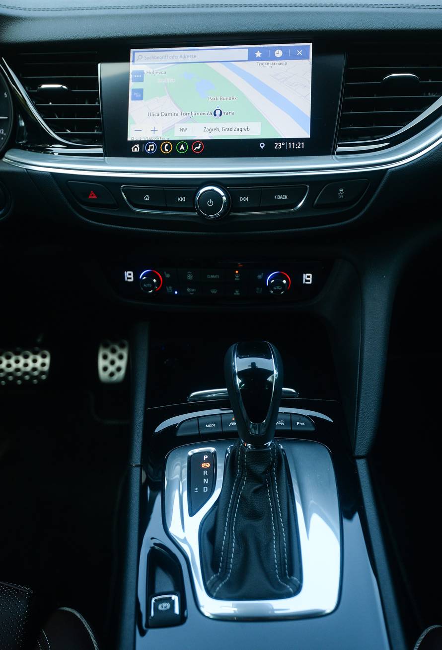 Insignia je ogroman, izuzetno udoban i brz auto za putovanja