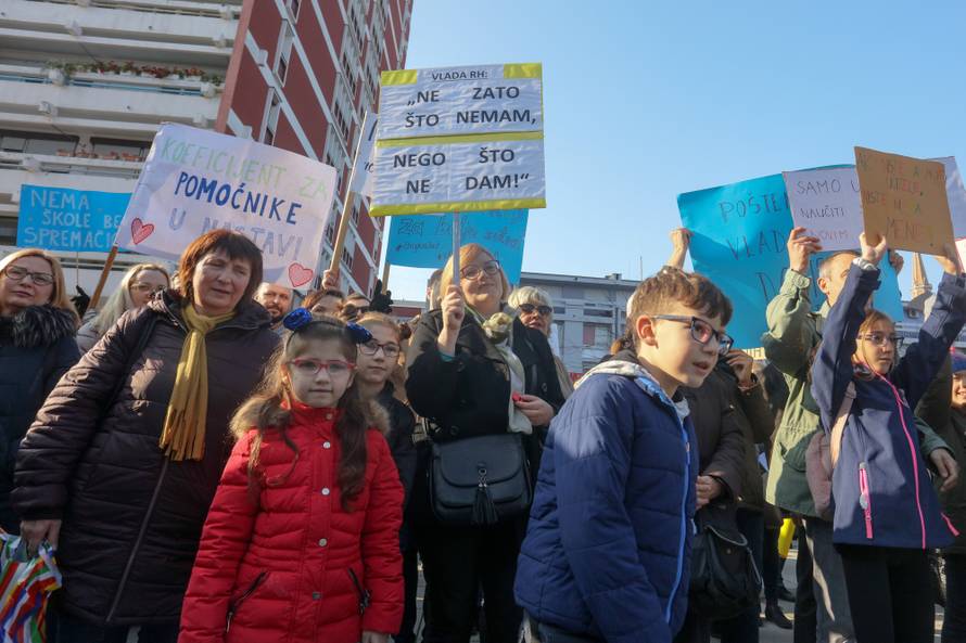 'Vlada je najgori razred' i ostali genijalni transparenti učitelja