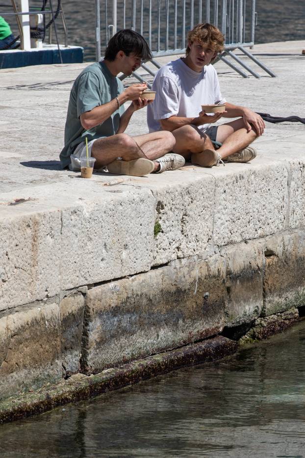 Dubrovnik: Veliki broj turista u razgledavanju grada