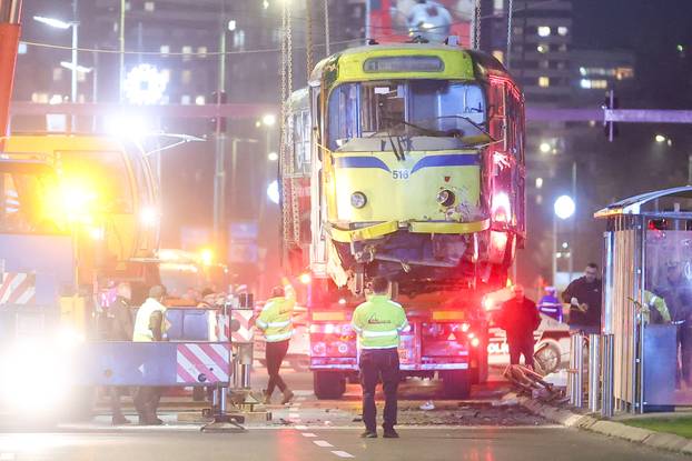 Sarajevo: U tijeku je uklanjanje tramvaja sa mjesta nesreće