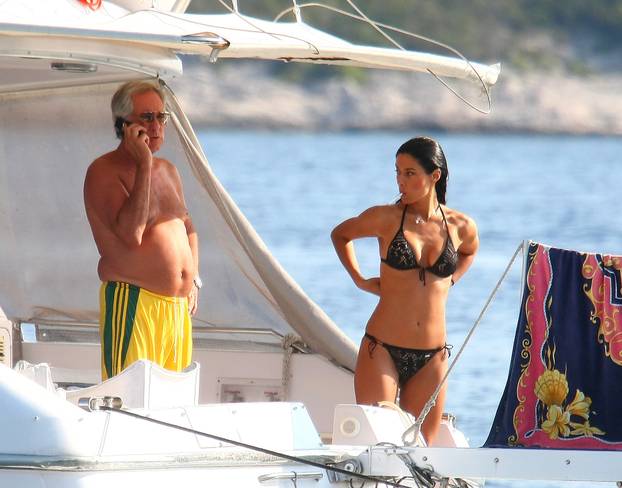ARHIVA - Hvar, 2009. Dolores Lambaša u toplesu i Dikan na jahti Lex