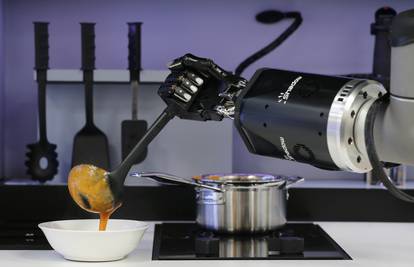 Stiže robot kuhar: Zna skuhati baš sve, a oprat će vam i suđe