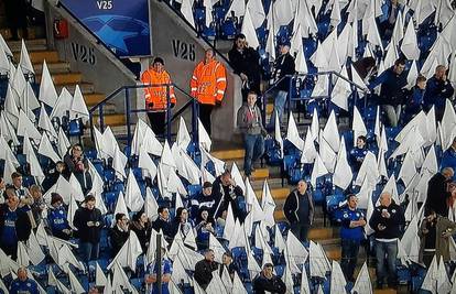 Je li ovo stadion Leicestera ili sastanak Ku Klux Klanovaca?!