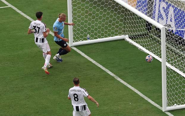 FIFA Club World Cup - Group G - Juventus v Manchester City