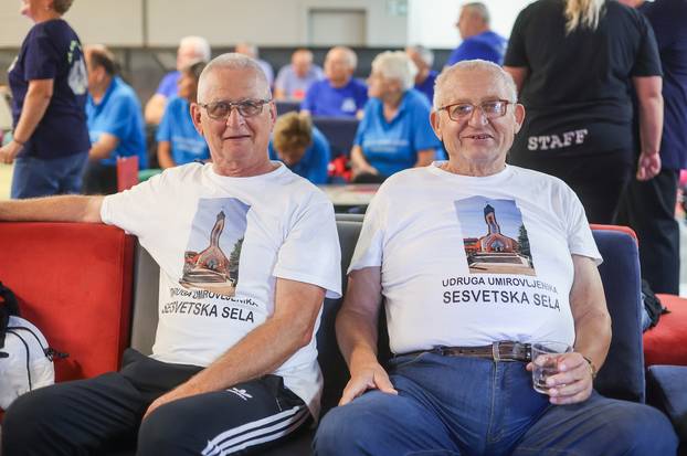 Zagreb: Druženje umirovljenika u Bowlingu Clubu 