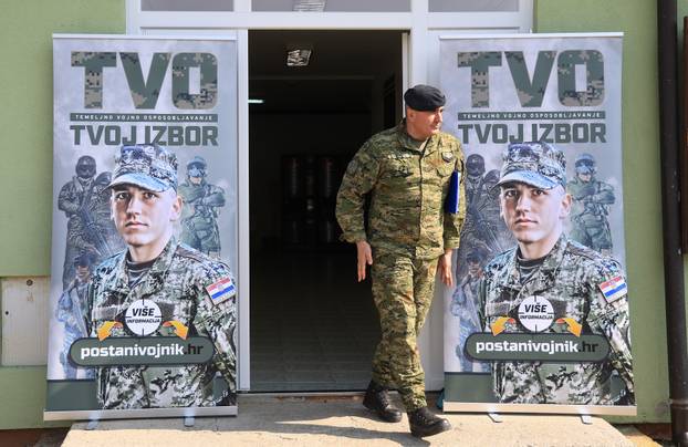 Ministar Anušić i general Kundid na prvom danu TVO-a na Slunju