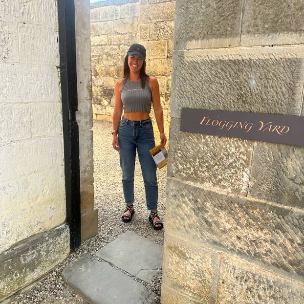 FOTO Ovo je voditeljica koja se 'pod gasom' javila uživo. Dobila je podršku od premijera države