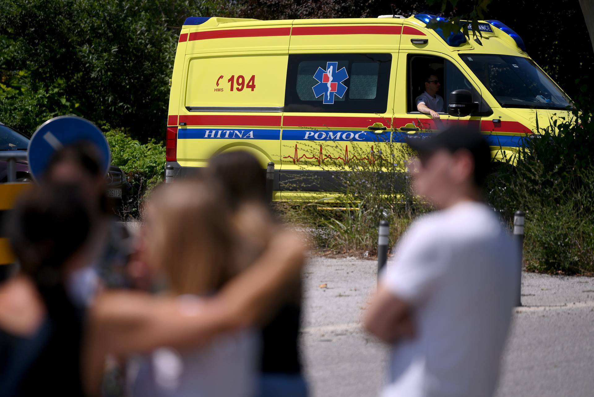 Zagreb: Prosvjed djelatnika Hitne pomoći ispred zatvora u Remetincu